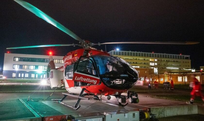 Teenager bei Wildunfall schwer verletzt - Rettungshubschrauber im Einsatz Foto: Stefan Sauer/dpa