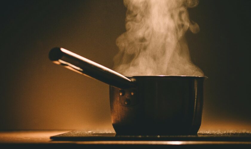 Pourquoi le lait déborde toujours de la casserole (et comment l'éviter)