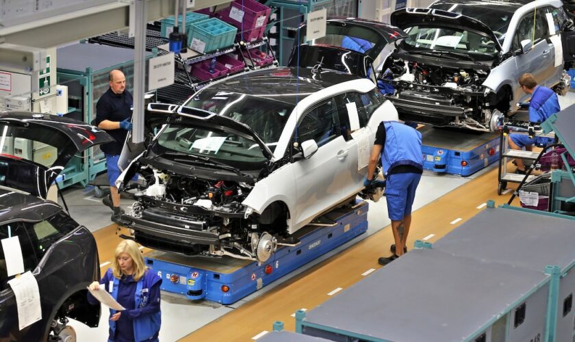 Les immatriculations de voitures neuves ont reculé de 2% à 254.700 unités en Allemagne en novembre, a annoncé mardi la fédération allemande de l'industrie automobile, la VDA.