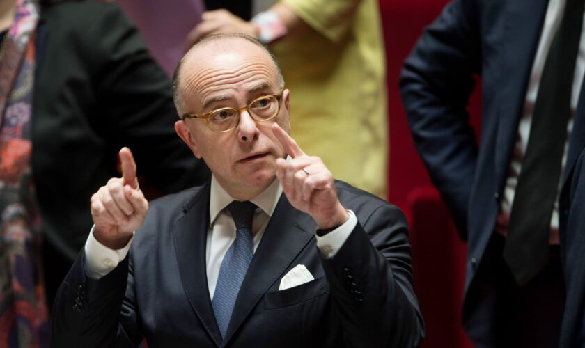 Cazeneuve Premier ministre ou doublé par Bertrand ? Pourquoi Macron hésite