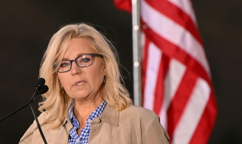 L'élue républicaine Liz Cheney s'adresse à ses supporteurs après sa défaite à la primaire dans le Wyoming, le 16 août 2022 à Jackson