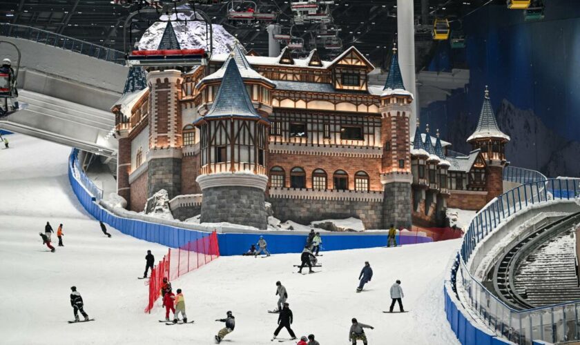 La Chine inaugure la plus grande piste de ski en intérieur du monde