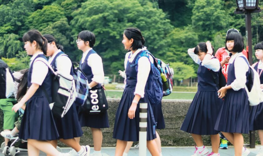 Au Japon, les filles de 13 ans ne veulent plus avoir à passer leur examen médical scolaire seins nus