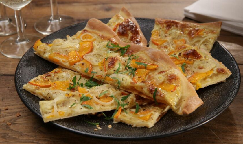 Leckere Rezept-Variante: Dieser vegetarische Kürbis-Flammkuchen schmeckt auch Fleischessern