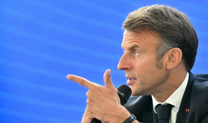 Emmanuel Macron lors d'un Forum dédié à l'intelligence artificielle, en Serbie, le 30 août 2024.