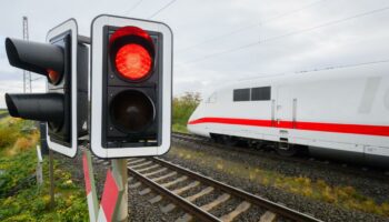 Zugverkehr nach „massiven“ Störungen wieder aufgenommen