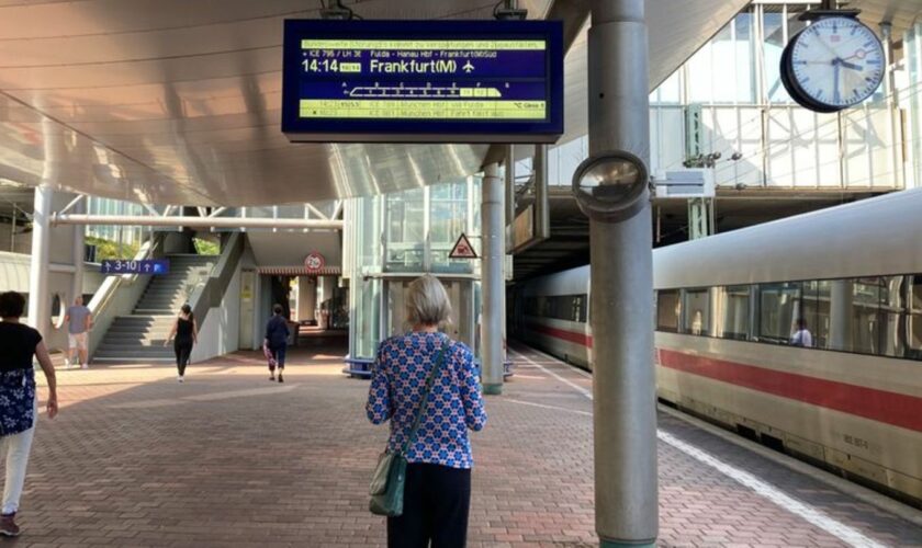 Nach Störung läuft Bahnverkehr wieder an. Foto: Verena Schmitt-Roschmann/dpa