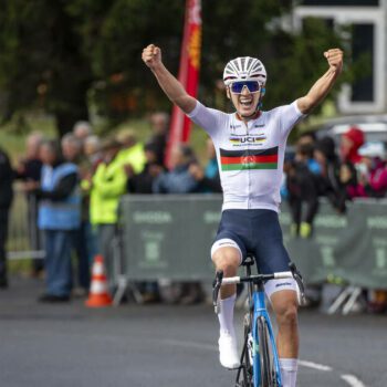 Echappée du régime des talibans, la cycliste Fariba Hashimi réalise l’exploit au mont Lozère