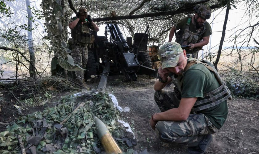 La Russie revendique la prise de Novohrodivka et continue sa poussée dans le Donbass