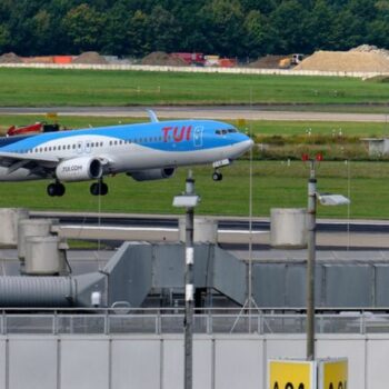 Im Juli 2024 starteten an den großen NRW-Flughäfen 90 500 Passagiere mehr als ein Jahr zuvor. Foto: Henning Kaiser/dpa