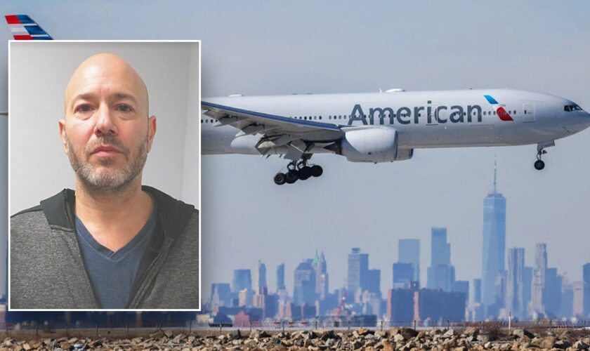 Former American Airlines mechanic sentenced to prison for smuggling cocaine in compartment under cockpit: feds