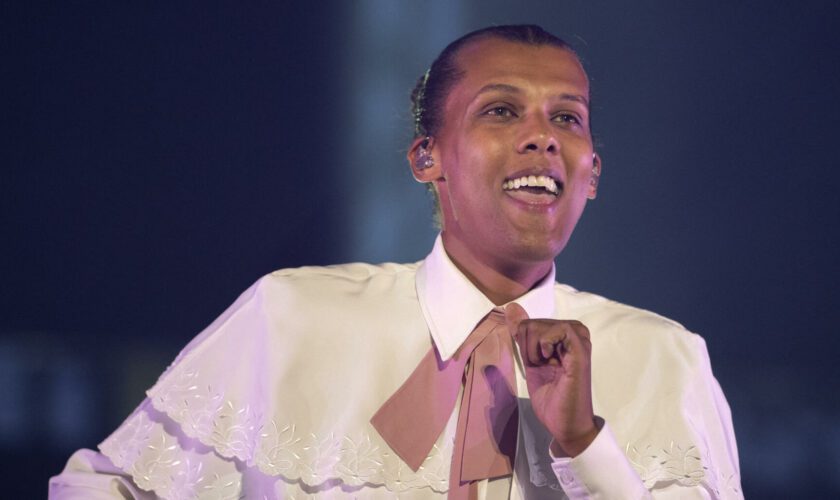 Stromae donne de ses nouvelles et annonce un film sur la tournée « Multitude » pour compenser son annulation