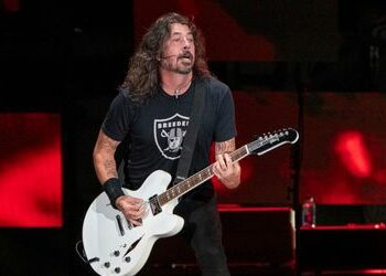 Dave Grohl: Foo-Fighters-Musiker gibt Geburt seiner außerehelichen Tochter bekannt