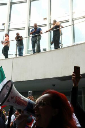 Manifestants au Sénat mexicain, Cisjordanie, Canada : les informations de la nuit