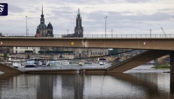 Teile der Carolabrücke in Dresden in die Elbe gestürzt