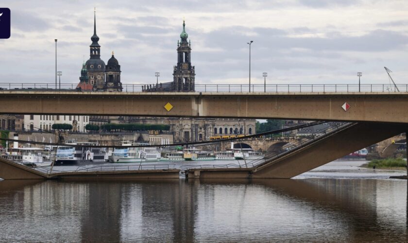 Teile der Carolabrücke in Dresden in die Elbe gestürzt