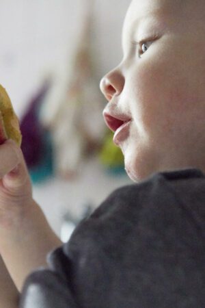 Pour les repas des enfants, ces recommandations nutritionnelles invitent à réduire les viennoiseries ou les jus de fruits