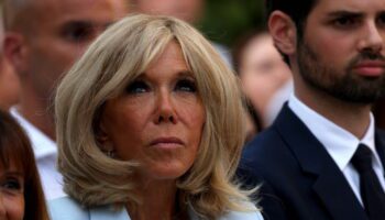 Brigitte Macron dans une série Netflix qui assure que "les Français aiment les femmes plus âgées"