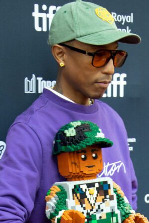 « Piece by Piece » : Pharrell Williams raconte sa vie en Lego, et les stars présentes n’étaient pas au courant du concept