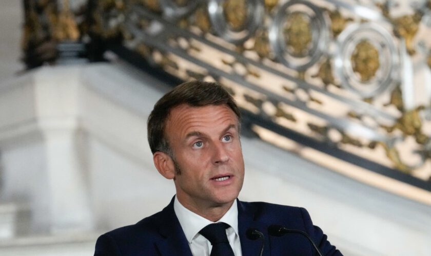 Emmanuel Macron appelle à « toujours prendre en compte » le vote des Français, la gauche s’étouffe