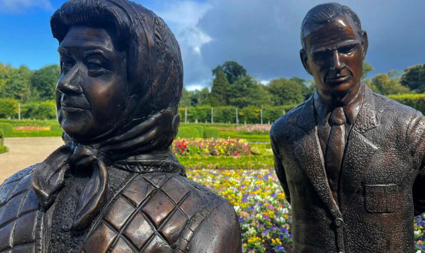 «Mrs. Doubtfire» : en Irlande du Nord, une nouvelle statue en hommage à la reine Elizabeth II vivement critiquée