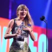 Travis Kelce reacts to Taylor Swift praising him during VMAs speech