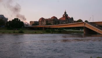 Eingestürzte Brücke: Teilabriss der Carolabrücke in Dresden beginnt