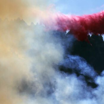 La région de Los Angeles reste menacée par les incendies mais les températures baissent