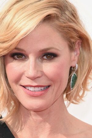 ‘Modern Family’ star Julie Bowen sets out books about ‘sex, drugs' for teen sons who won't confide in her