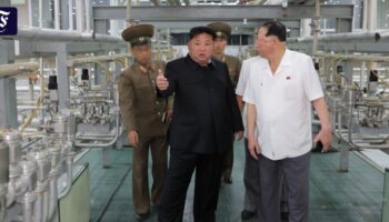 Nuklearwaffen in Nordkorea: Kim Jong-un besichtigt offenbar Urananreicherungsanlage