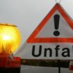 Nach einem schweren Verkehrsunfall ist die A6 bei Hockenheim gesperrt. (Archivbild) Foto: Patrick Seeger/dpa