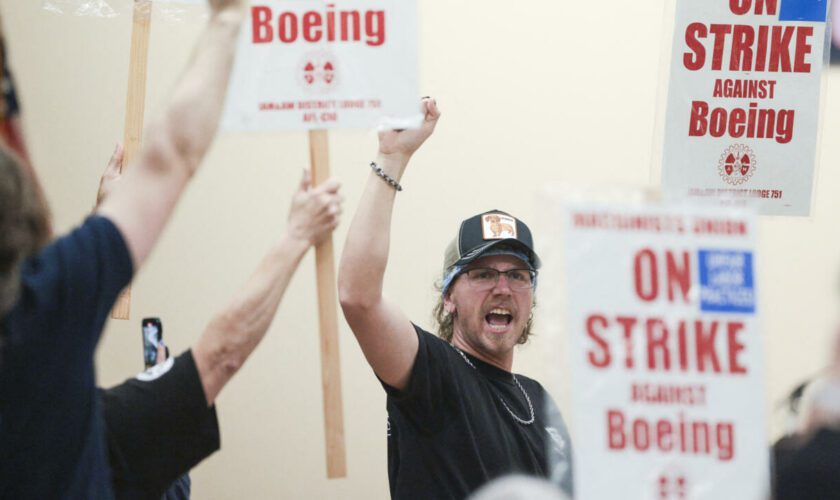 États-Unis : turbulences à Boeing, les salariés votent massivement pour la grève