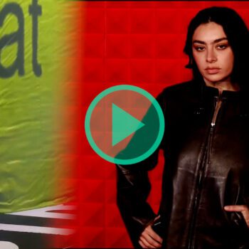 Le « brat summer » de Charli XCX n’est pas tout à fait terminé avec la Fashion week et un album de remix