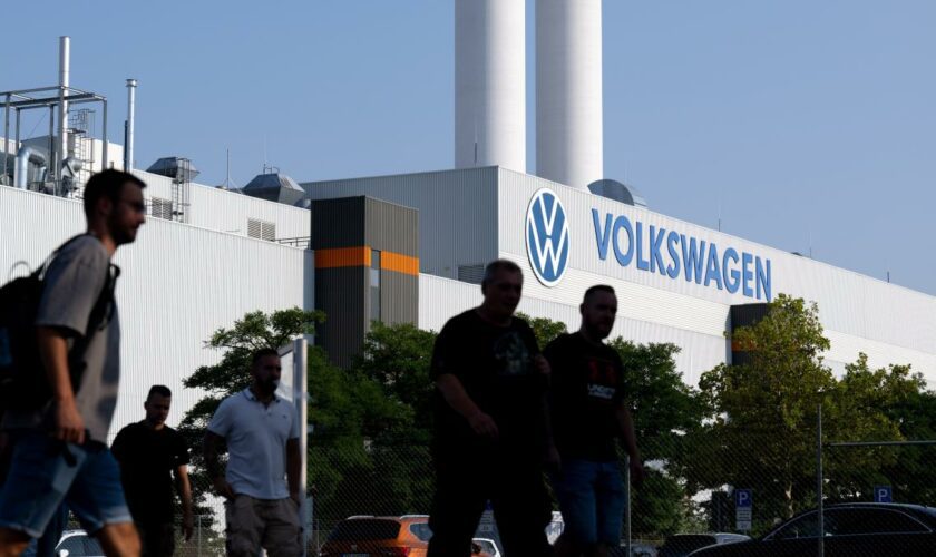 EU-Autoindustrie fürchtet um Millionen Jobs – Weil kritisiert „Lücke in den Angeboten von VW“