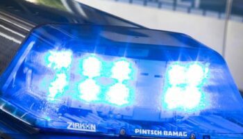 Gelsenkirchen: Fahrer beschädigt sechs geparkte Autos und fährt davon