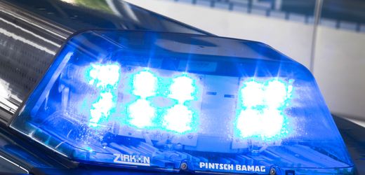 Gelsenkirchen: Fahrer beschädigt sechs geparkte Autos und fährt davon