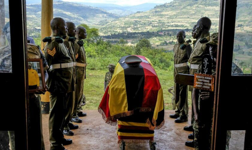 Ouganda : des funérailles poignantes pour l’athlète Rebecca Cheptegei, brûlée à mort par son compagnon