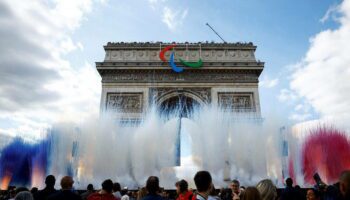 EN DIRECT - JO de Paris 2024 : la parade des champions sur les Champs-Elysées est lancée, un dernier au revoir olympique