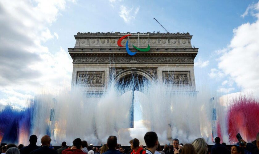 EN DIRECT - JO de Paris 2024 : la parade des champions sur les Champs-Elysées est lancée, un dernier au revoir olympique