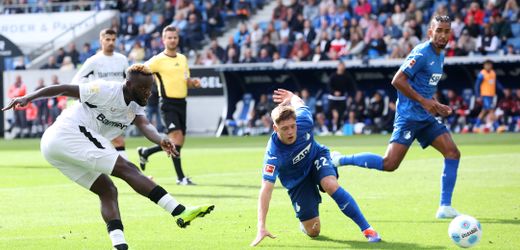 Fußball-Bundesliga: Bayer Leverkusen gewinnt souverän in Hoffenheim, VfB Stuttgart feiert ersten Saisonsieg