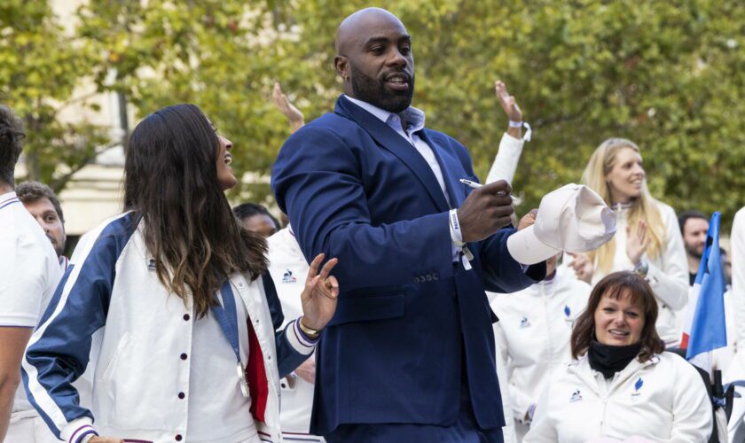 Parade JO 2024 : Teddy Riner était le seul athlète à défiler en costume, et tout le monde a sa théorie sur ce choix