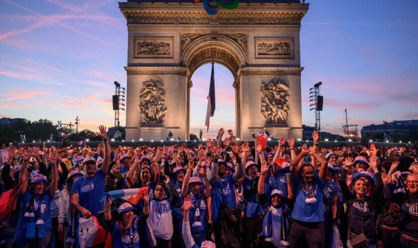 Paris 2024 : les cinq moments forts de la parade des champions sur les Champs-Elysées