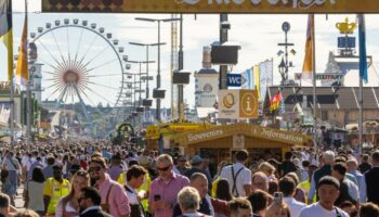 Die Wiesn 2023 lockte Millionen an. (Archivfoto) Foto: Peter Kneffel/dpa