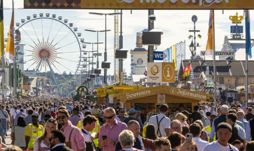 Die Wiesn 2023 lockte Millionen an. (Archivfoto) Foto: Peter Kneffel/dpa