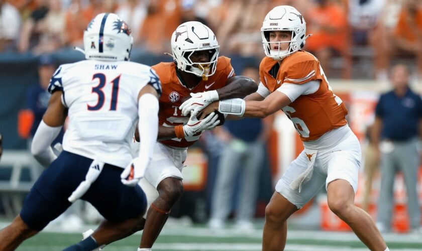 Arch Manning converts 2 touchdowns in 3 plays after coming off the bench for injured Texas starter