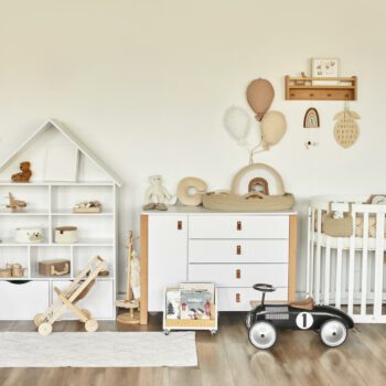 Les chambres pour bébés avec une déco 100 % beige sont partout, reste à savoir si elles sont une bonne idée