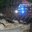 Der reißende Fluss Biala in Glucholazy im Süden Polens