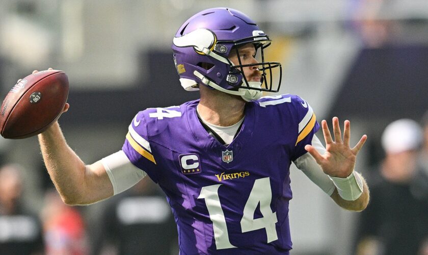 Vikings shock 49ers as Sam Darnold throws 2 more touchdowns in solid performance