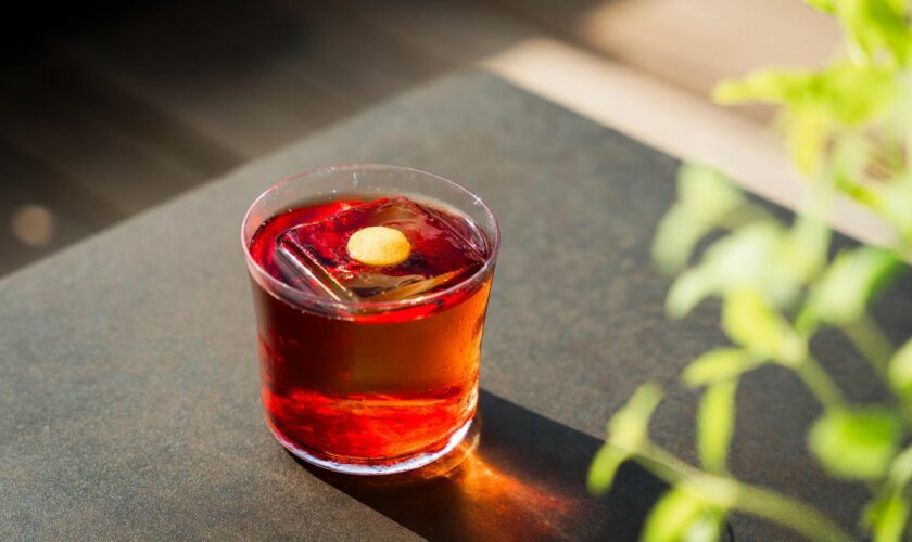 Gefeierter Cocktail: Diese Woche trinkt die ganze Welt Negroni – drei Rezepte für den Klassiker