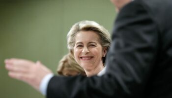 La présidente de la Commission Ursula von der Leyen et le commissaire au Marché intérieur Thierry Breton le 17 février 2021 à Bruxelles